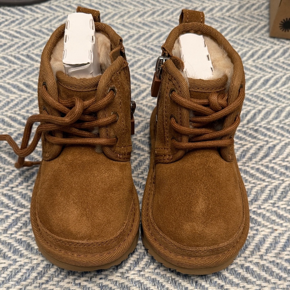 Ugg Neumel II in Size 7